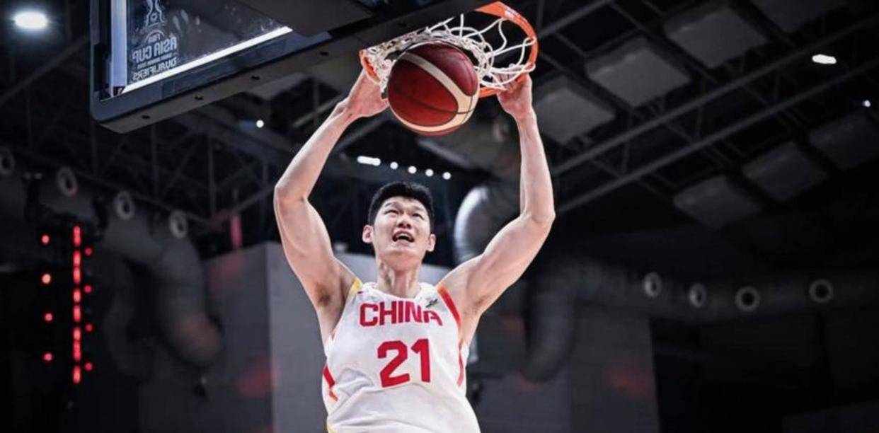 IM体育在线注册-深圳队力克浙江队，胡金秋刷新纪录