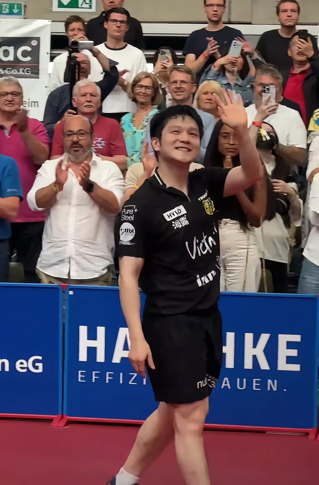 IM体育官方网站-英国乒乓球队绝地反击波兰乒乓球队，樊振东制霸全场