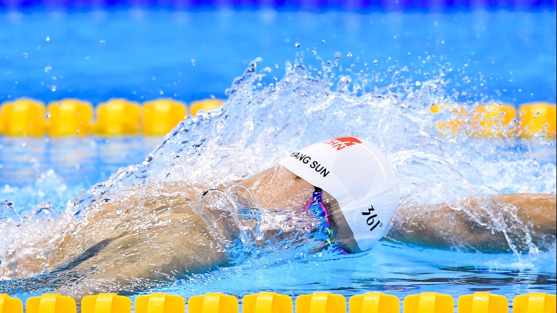 IM体育注册链接-赛道与绿茵的交响，当F1争冠战火点燃乌拉圭的淘汰赛豪情